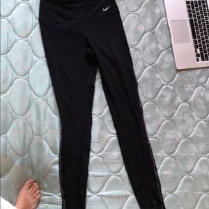 Black Nike leggings